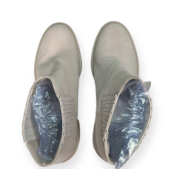 DOLCE VITA Chic Chelsea Boots 9.5 Suede Caster H20 Dune Tan Waterproof Lug Sole - Picture 4 of 11